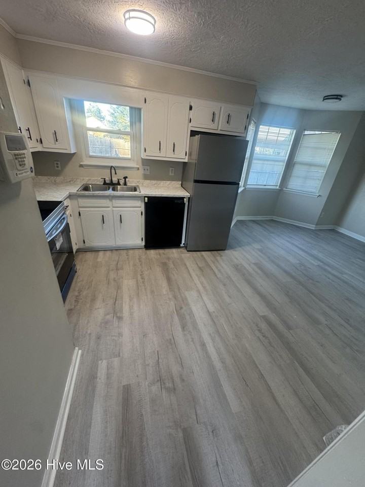 2701 Tara Heights Ct - Photo 5 of 26