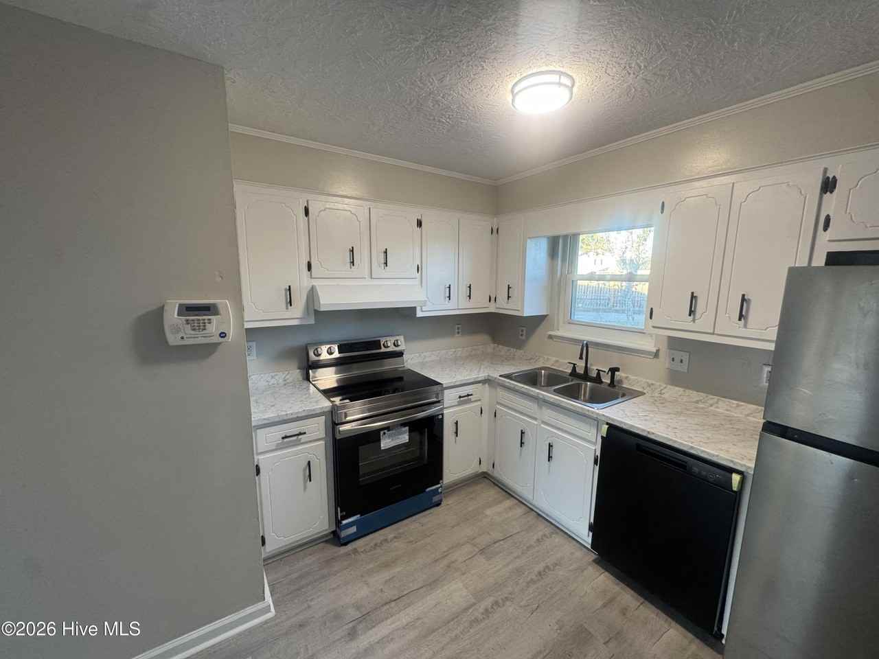 2701 Tara Heights Ct - Photo 6 of 26