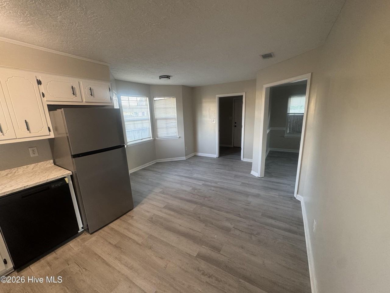 2701 Tara Heights Ct - Photo 7 of 26