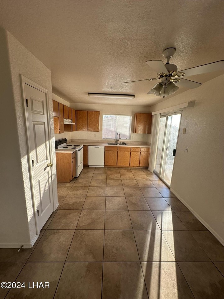 3147 Applewood Dr #101 - Photo 2 of 12