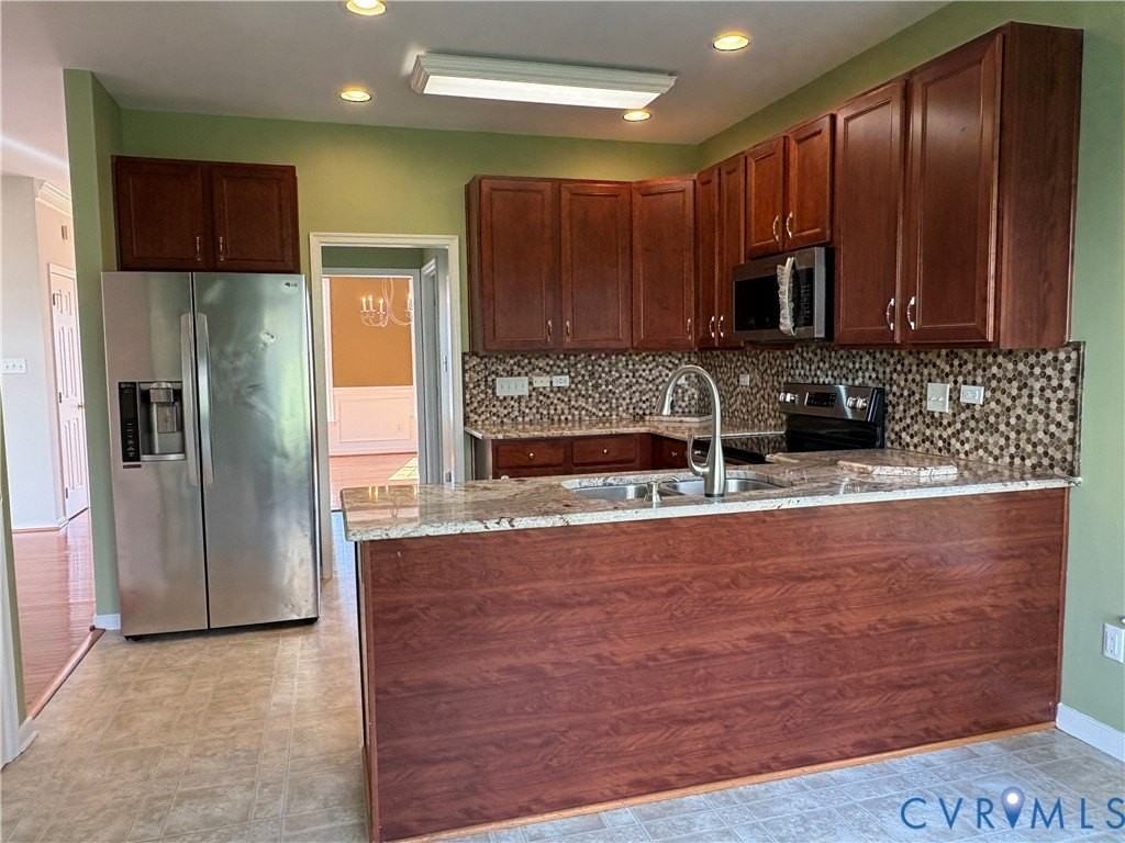14730 Waters Shore Dr - Photo 5 of 35
