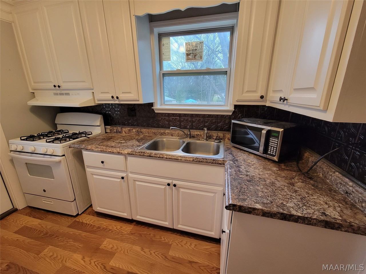 1105 Beechdale Rd - Photo 5 of 16