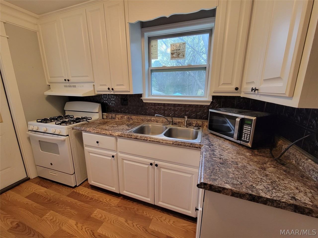 1105 Beechdale Rd - Photo 6 of 16
