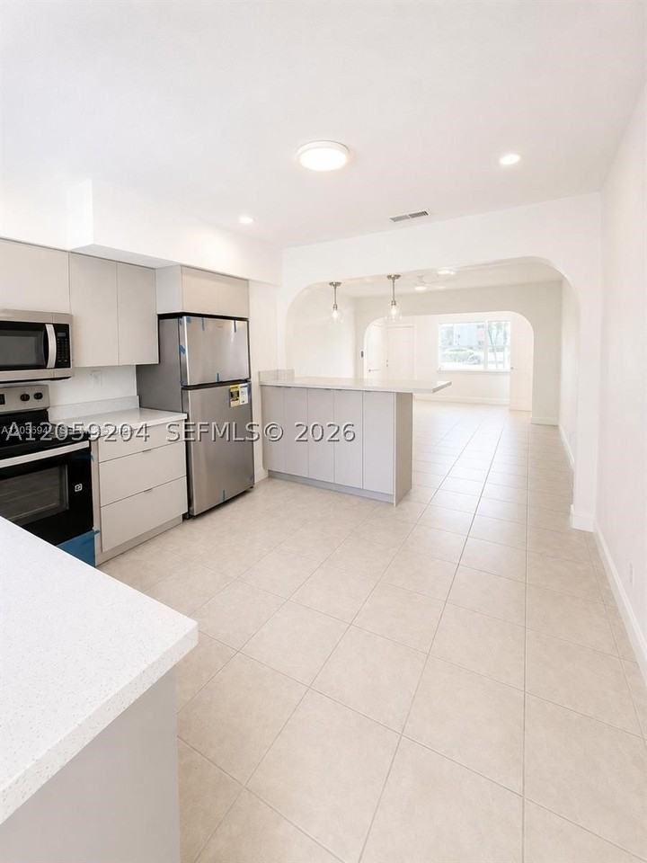 2249 Johnson St #0 - Photo 4 of 12