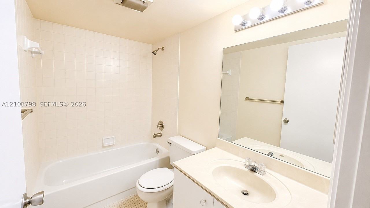 12900 Sw 13th St #413E - Photo 5 of 16