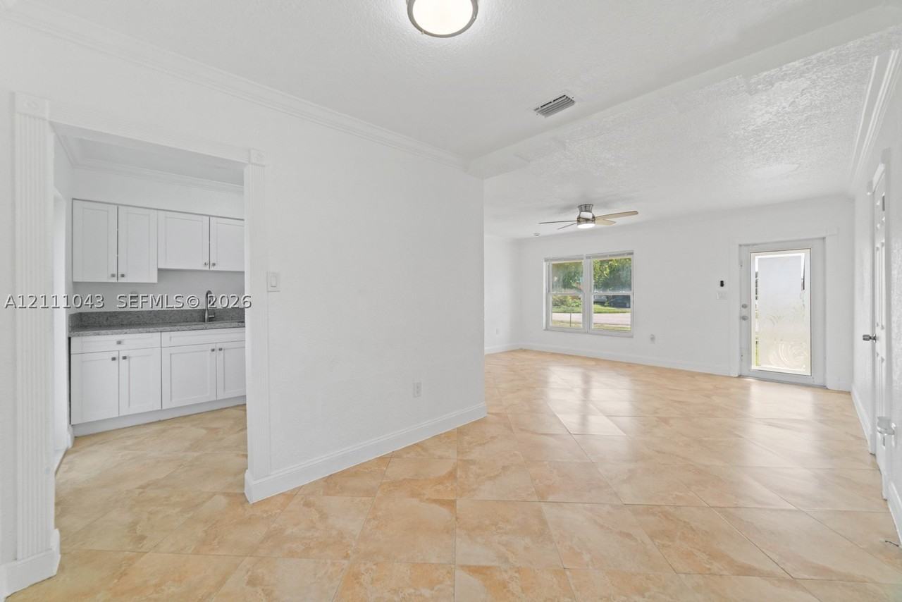 801 Nw 148th St - Photo 4 of 21