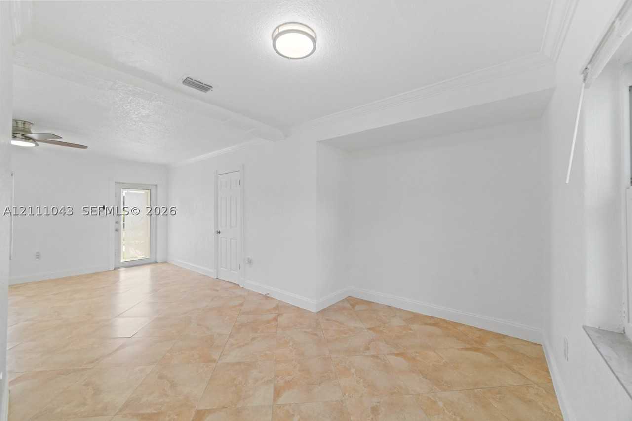 801 Nw 148th St - Photo 5 of 21