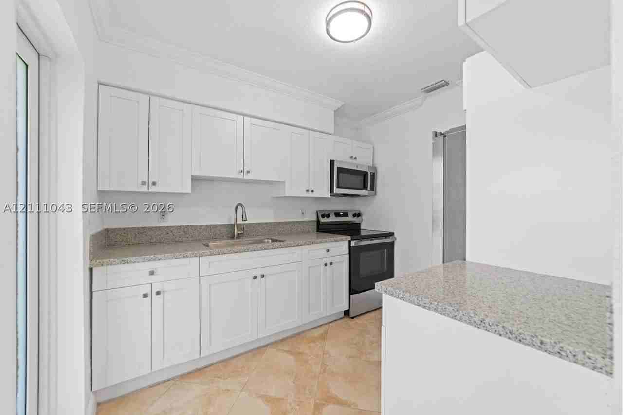 801 Nw 148th St - Photo 6 of 21