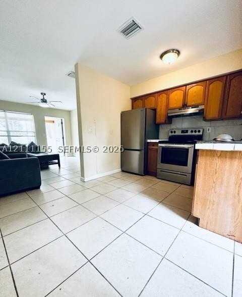 1407 Ne 15th St #1407 - Photo 2 of 9