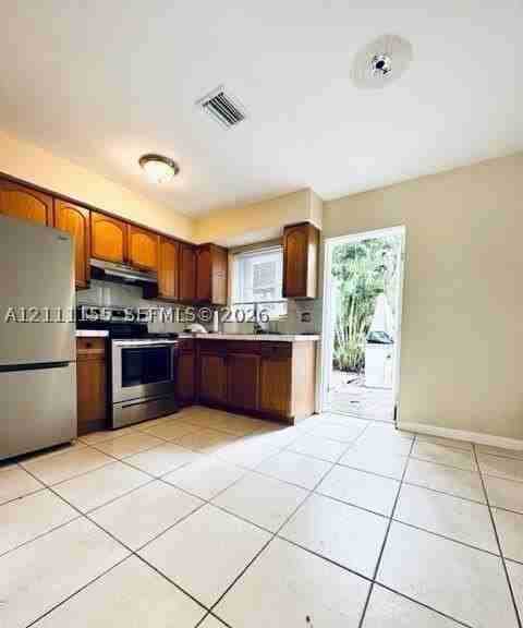 1407 Ne 15th St #1407 - Photo 3 of 9