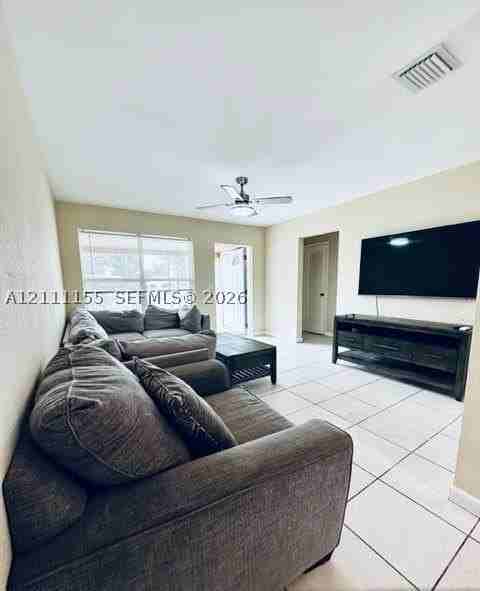 1407 Ne 15th St #1407 - Photo 4 of 9