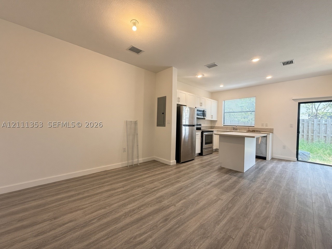 21430 Ne 3rd Pl #0 - Photo 5 of 16