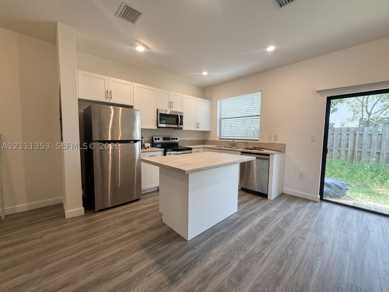 21430 Ne 3rd Pl #0 - Photo 6 of 16