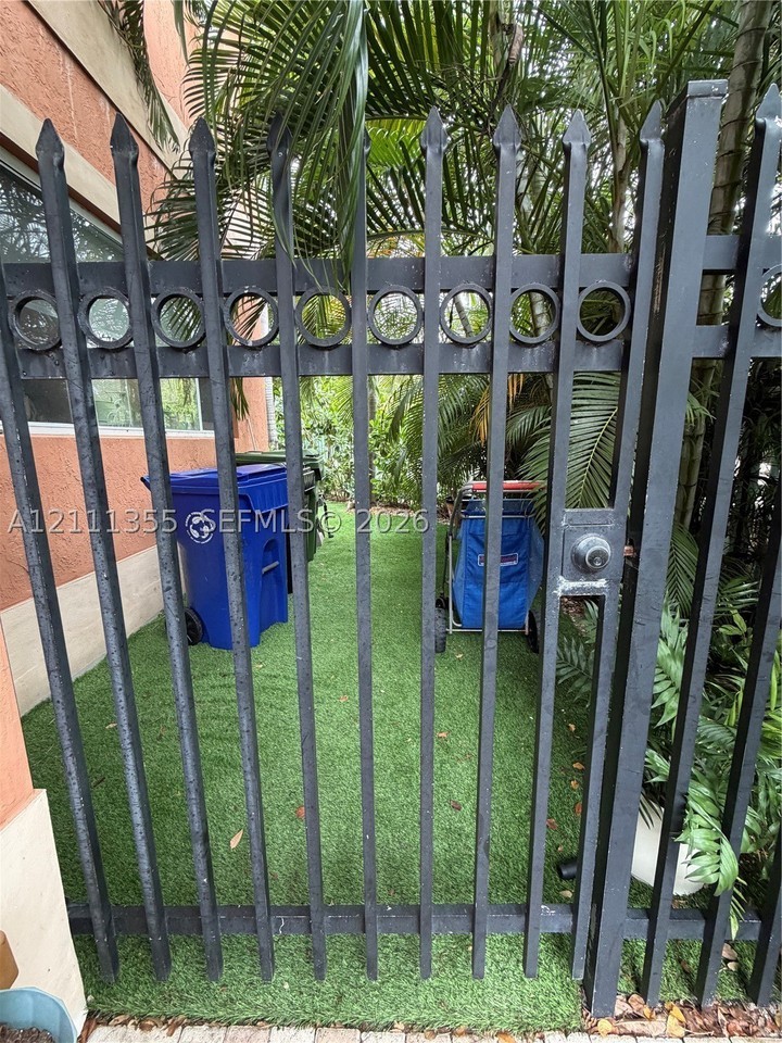 403 Sw 12th Ct - Photo 2 of 41