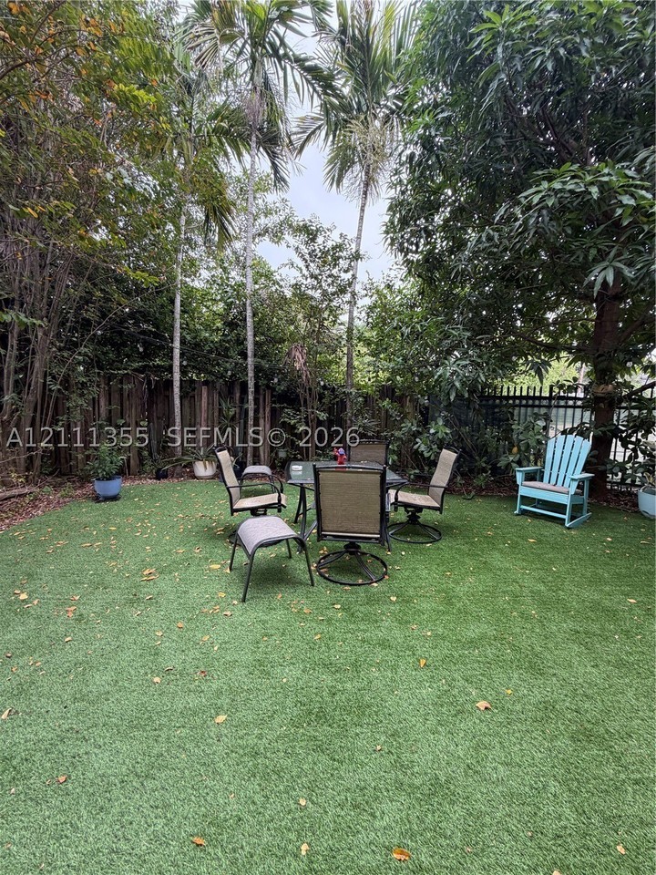 403 Sw 12th Ct - Photo 4 of 41