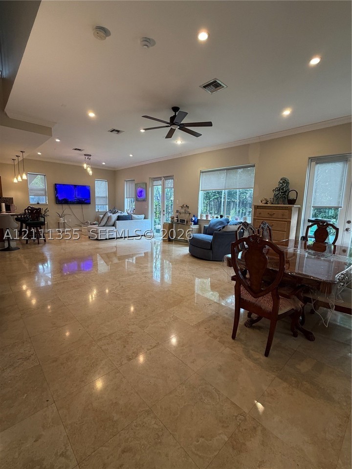 403 Sw 12th Ct - Photo 7 of 41