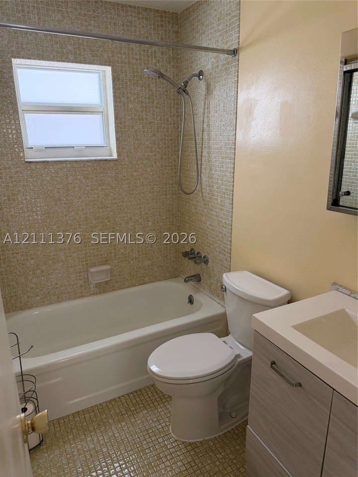 326 Ocean Dr #4 - Photo 3 of 7