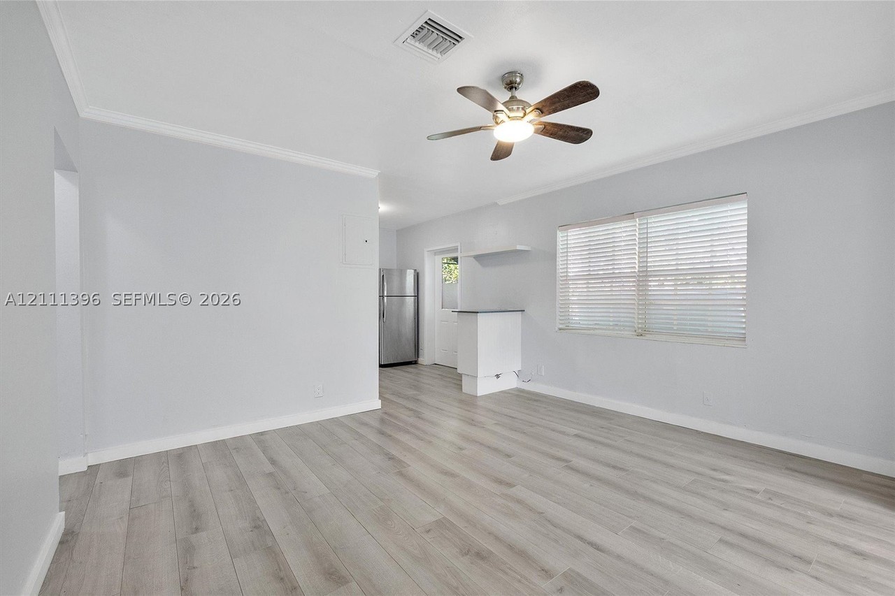 1159 Ne 18th St #1159 - Photo 4 of 15