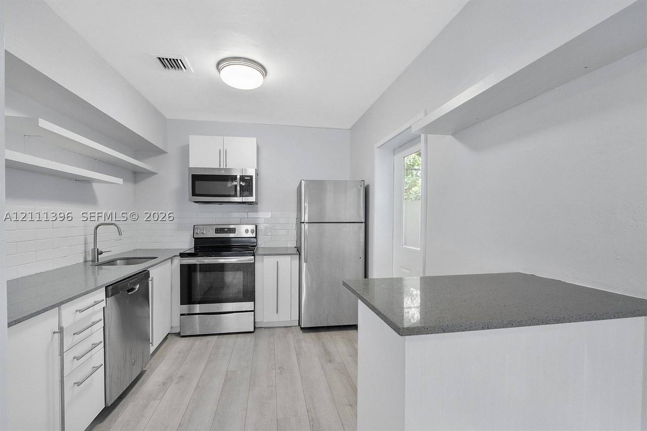 1159 Ne 18th St #1159 - Photo 6 of 15
