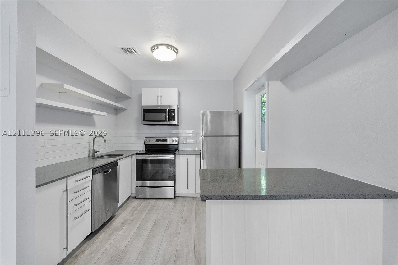 1159 Ne 18th St #1159 - Photo 7 of 15