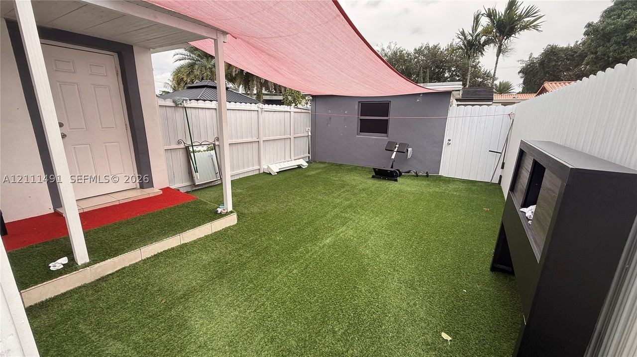 615 Sw 64th Ave #3 - Photo 3 of 17