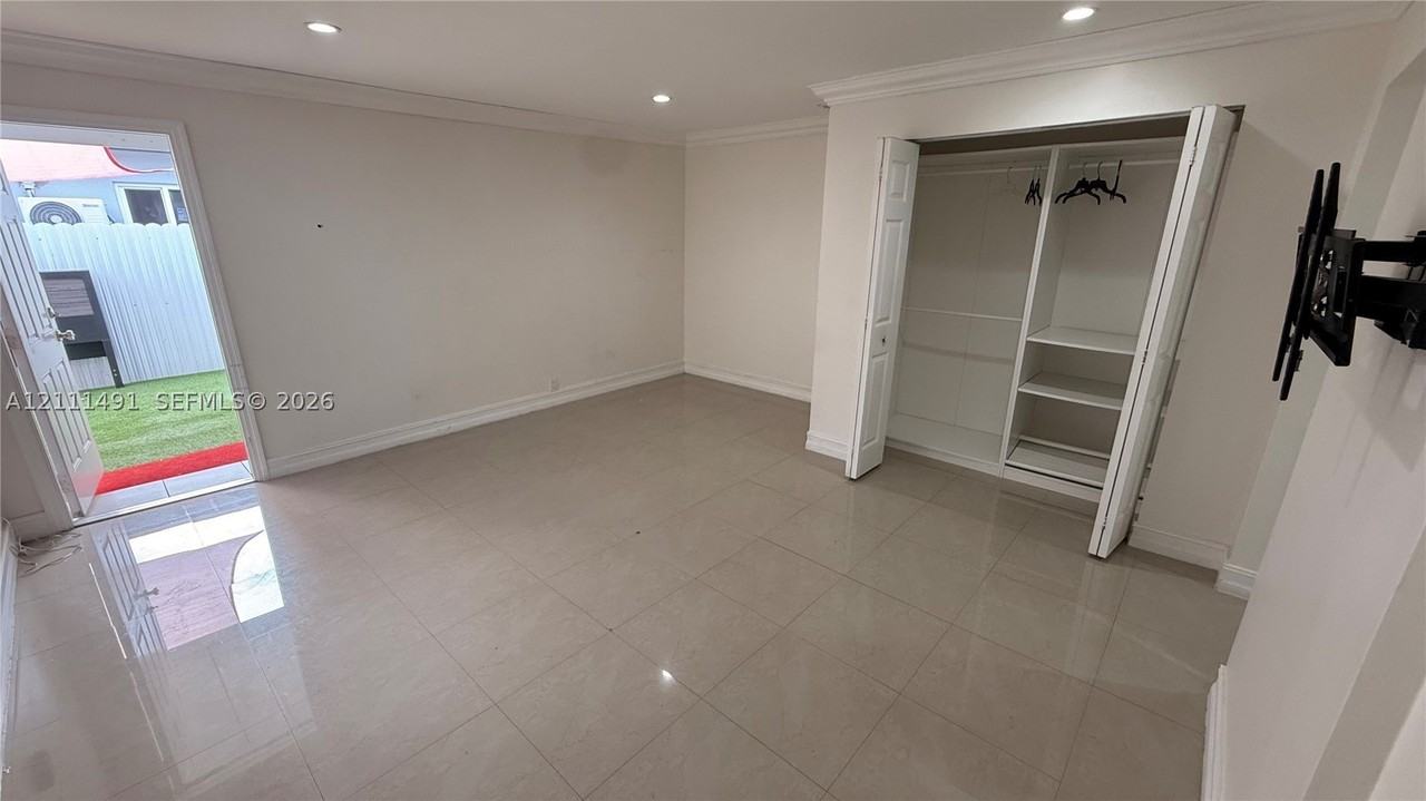 615 Sw 64th Ave #3 - Photo 6 of 17