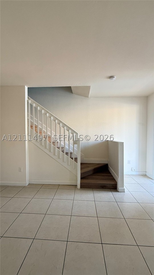 3210 Se 6th St - Photo 4 of 24