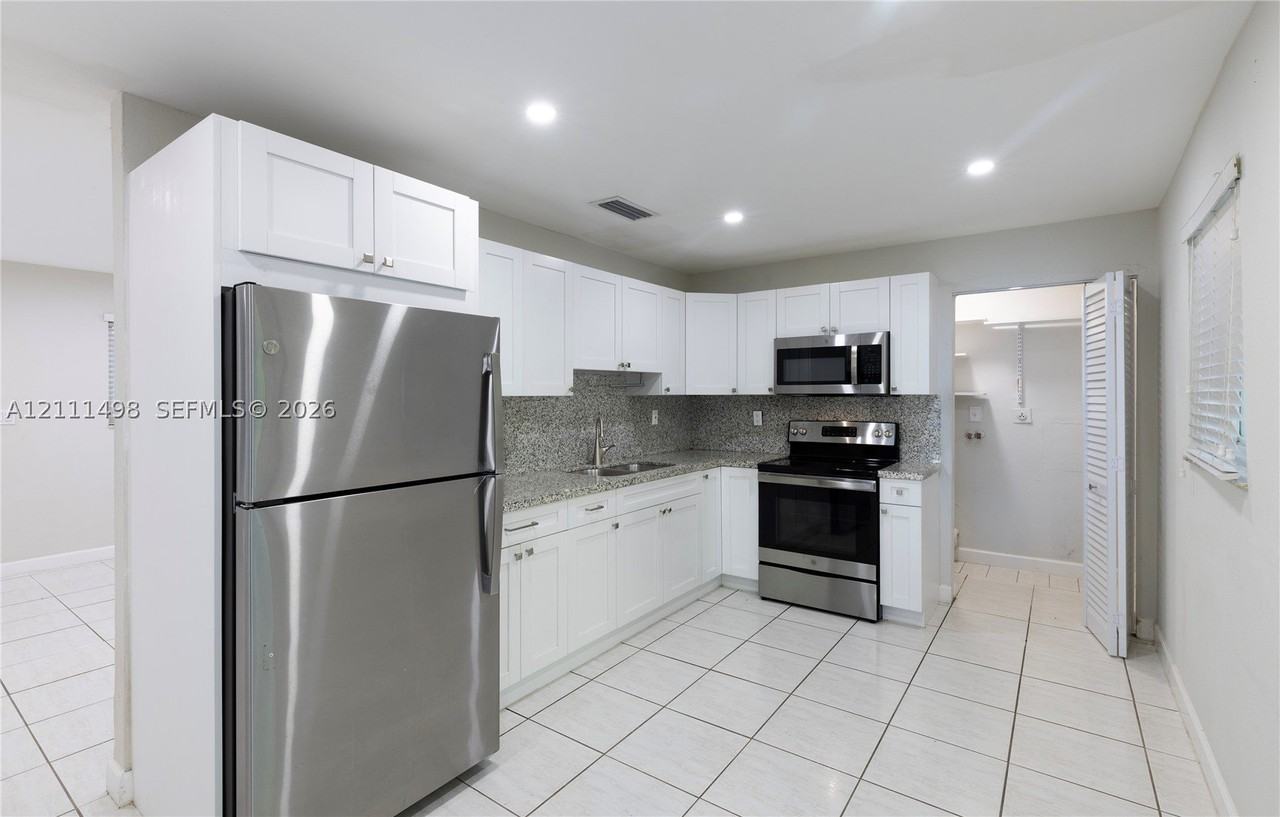 2797 Sw 27th Ter #2797 - Photo 3 of 21