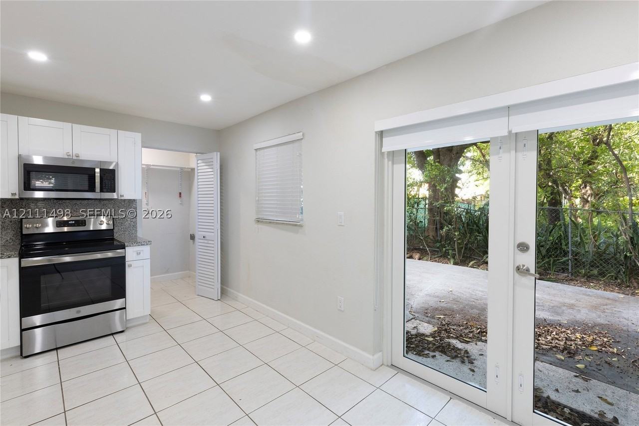 2797 Sw 27th Ter #2797 - Photo 4 of 21
