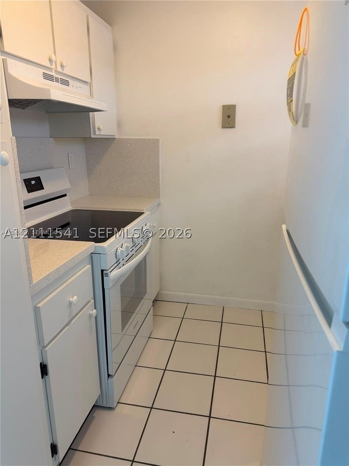 600 Nw 32nd Pl #312 - Photo 2 of 7