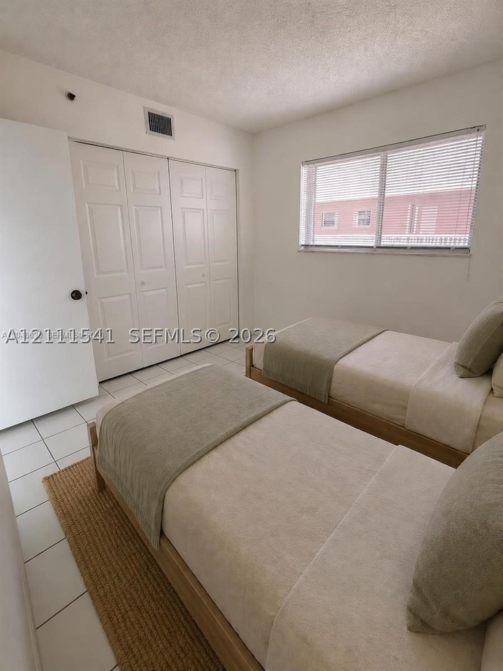600 Nw 32nd Pl #312 - Photo 4 of 7