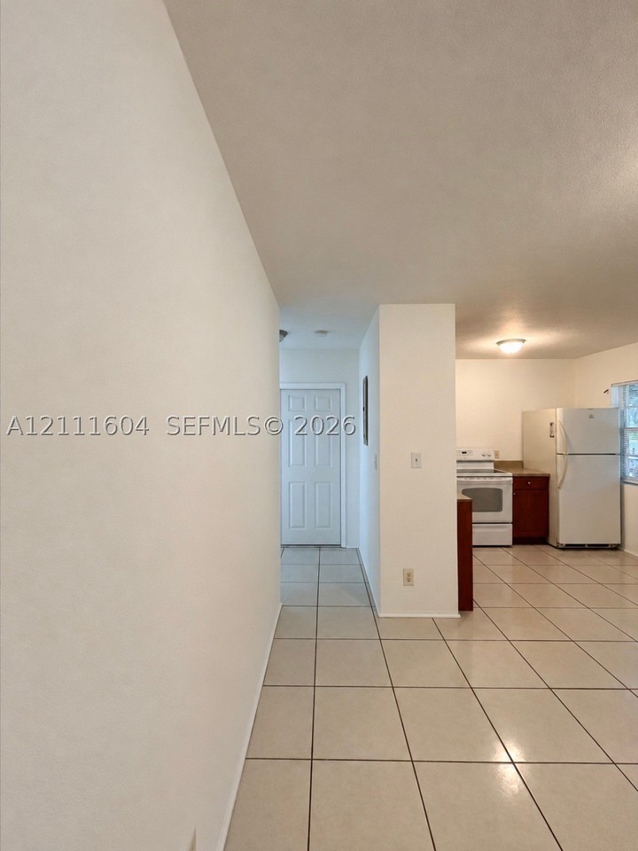 1800 Miami Rd #2 - Photo 4 of 10