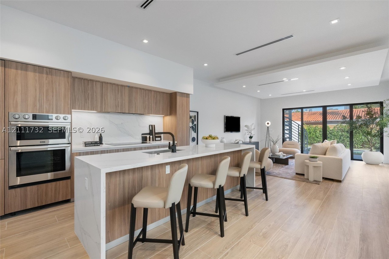 1247 Sw 13th Ave - Photo 5 of 22
