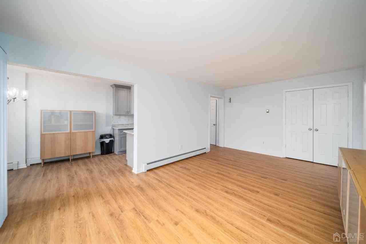 827 Main St Apt D - Photo 4 of 16