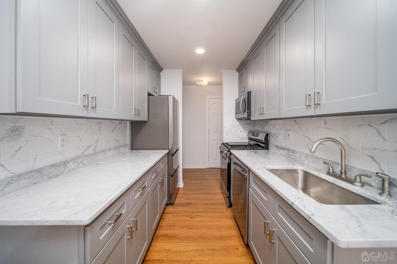 827 Main St Apt D - Photo 6 of 16