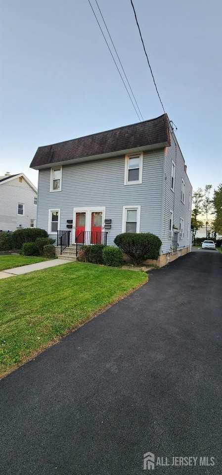 124 Runyon Ave #2 - Photo 2 of 9