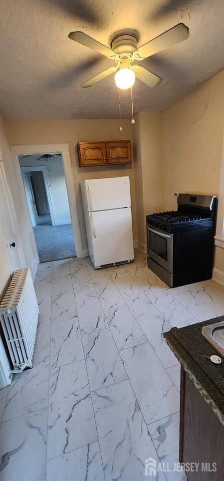 124 Runyon Ave #2 - Photo 3 of 9