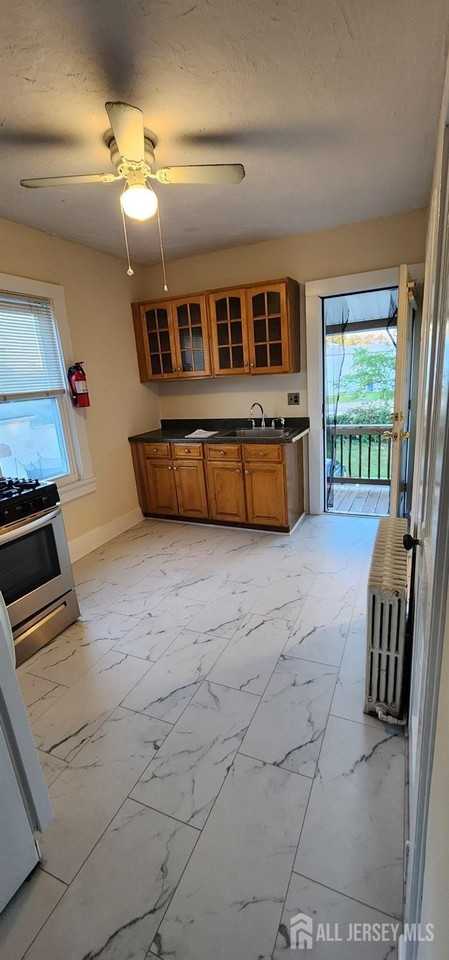124 Runyon Ave #2 - Photo 4 of 9