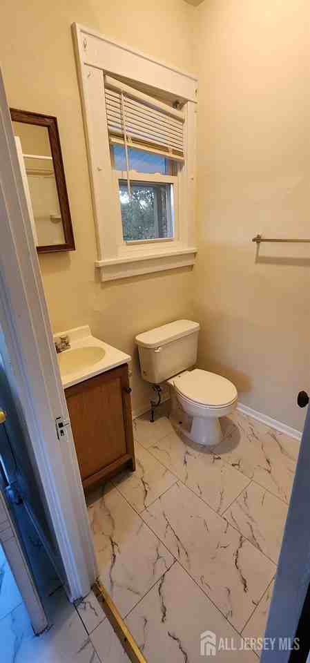 124 Runyon Ave #2 - Photo 5 of 9