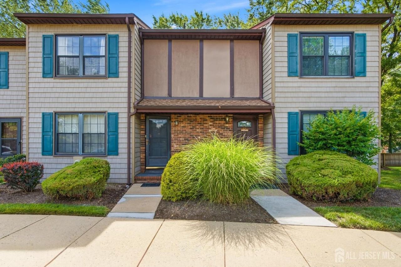 51 Pheasant Run - Photo 2 of 25