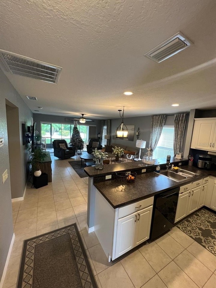 4500 Turnberry Ln - Photo 4 of 21