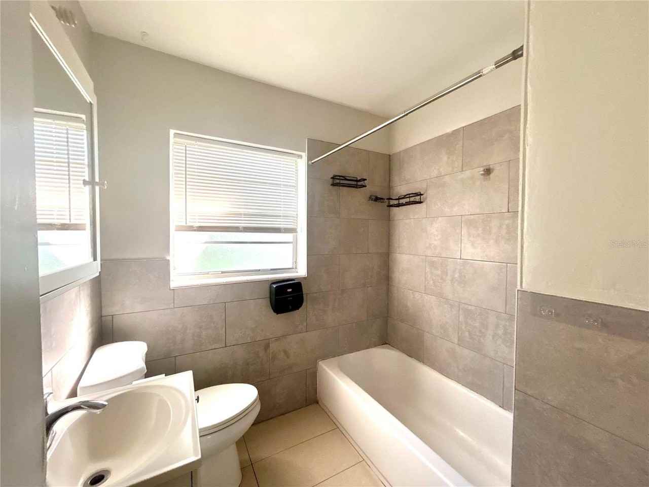1410 34th St - Photo 5 of 12