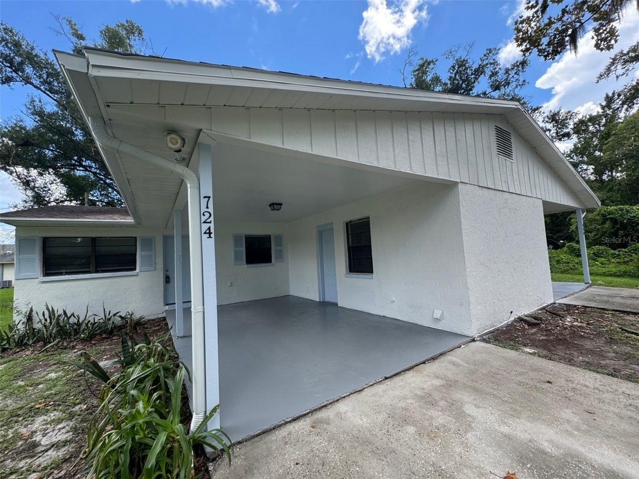 724 W Alamo Dr - Photo 2 of 17
