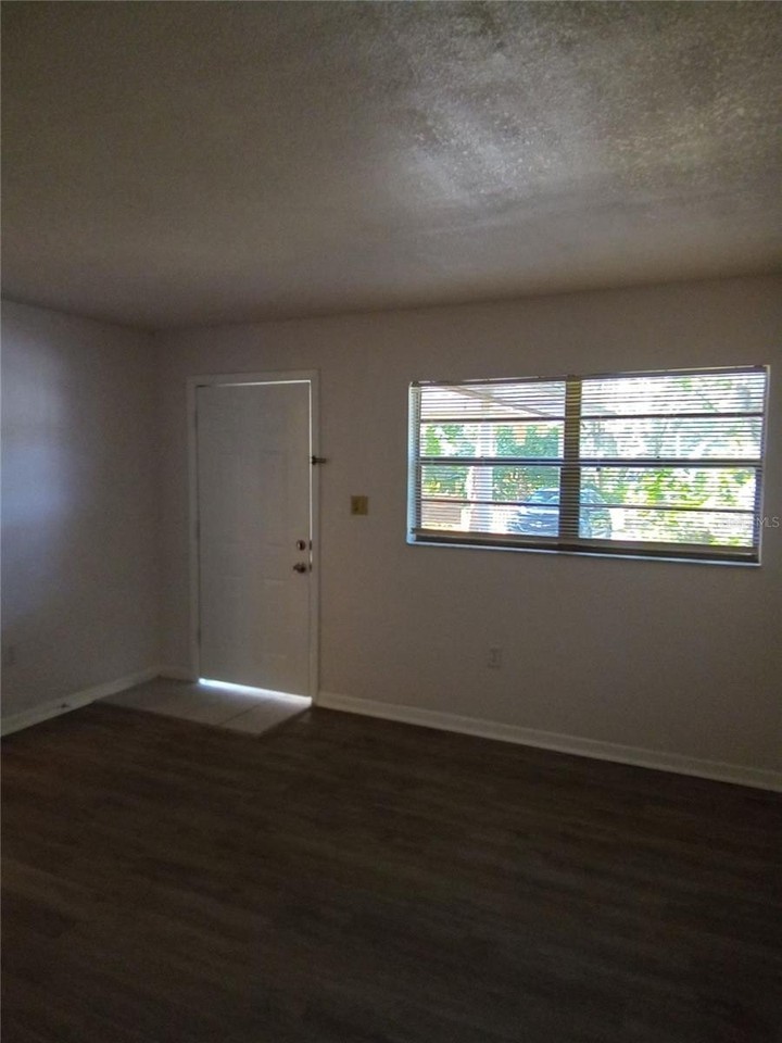 724 W Alamo Dr - Photo 3 of 17
