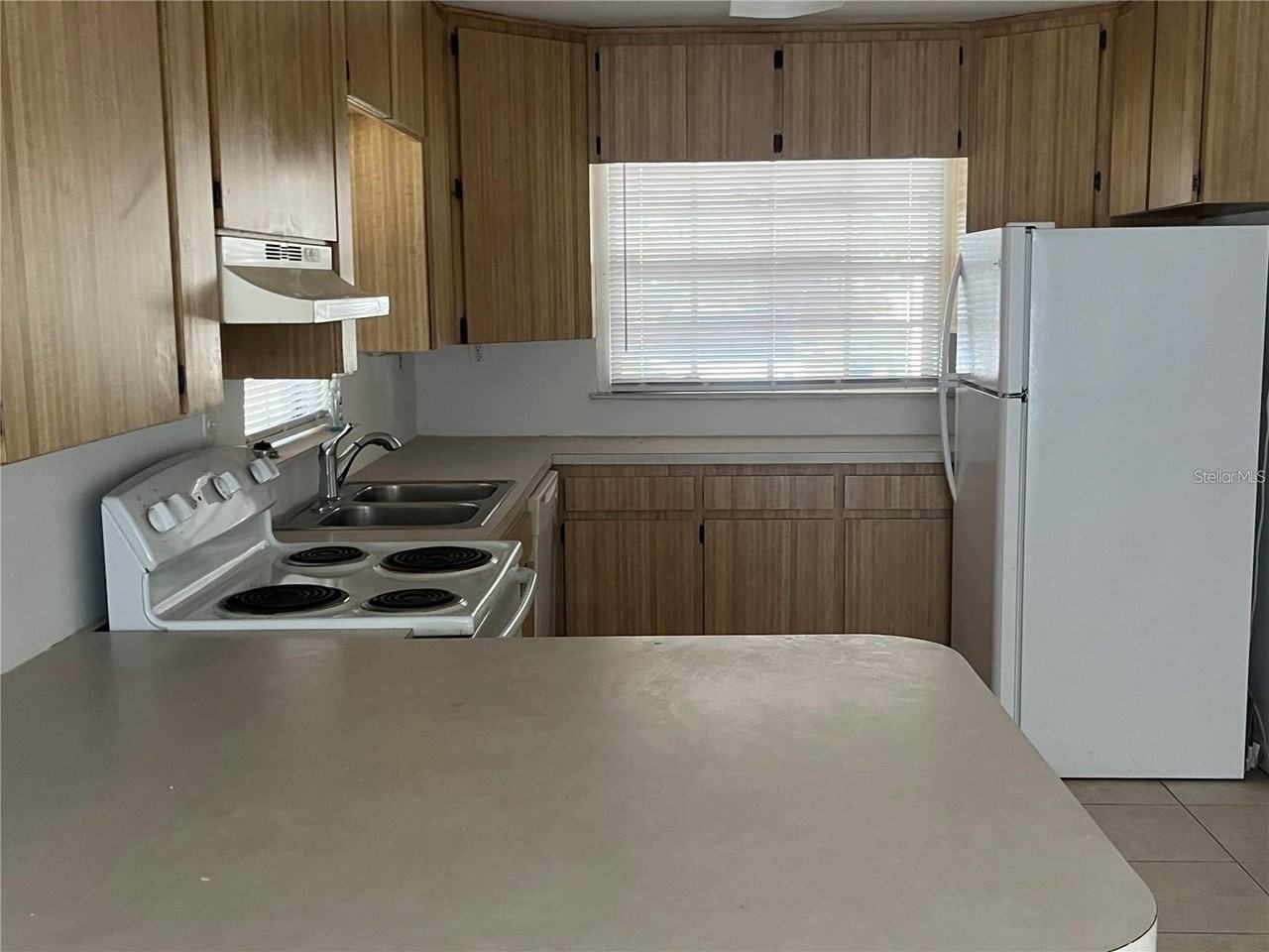 3906 W Fig St - Photo 4 of 6