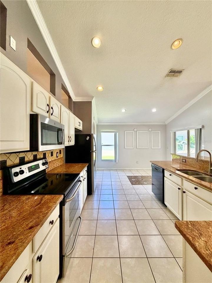 23824 Plantation Palms Blvd - Photo 2 of 48