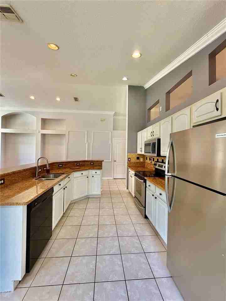 23824 Plantation Palms Blvd - Photo 3 of 48