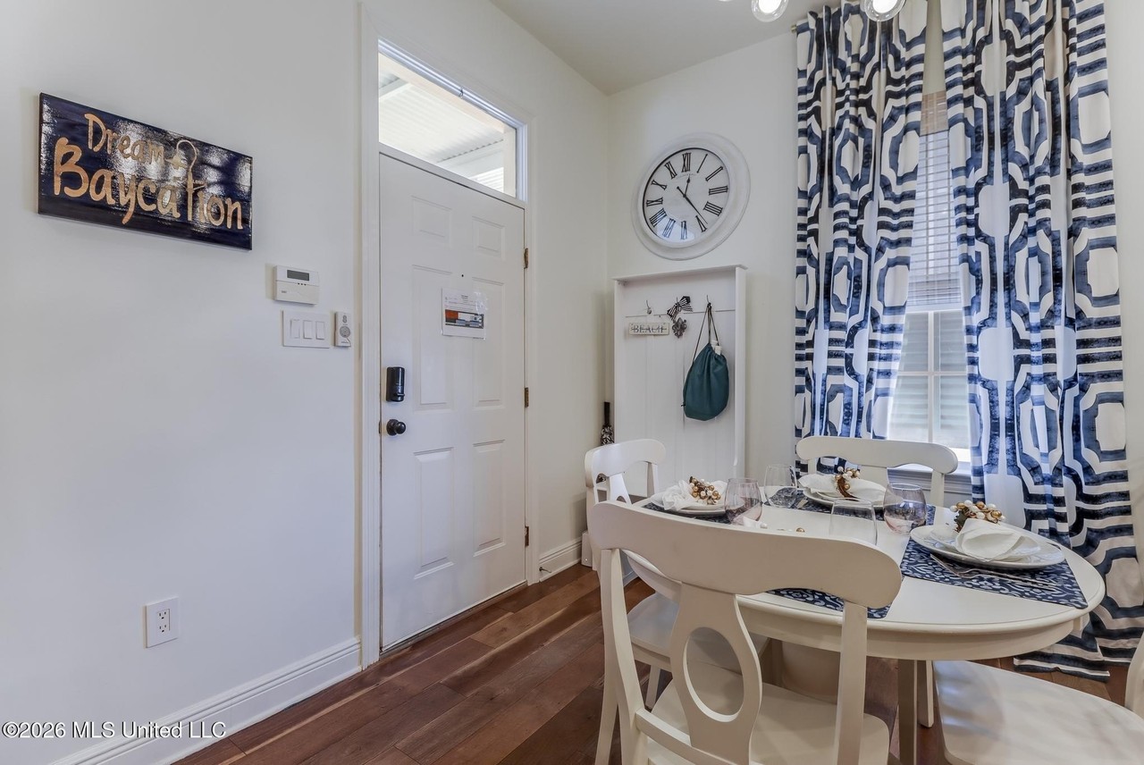 699 Dunbar Ave - Photo 4 of 25