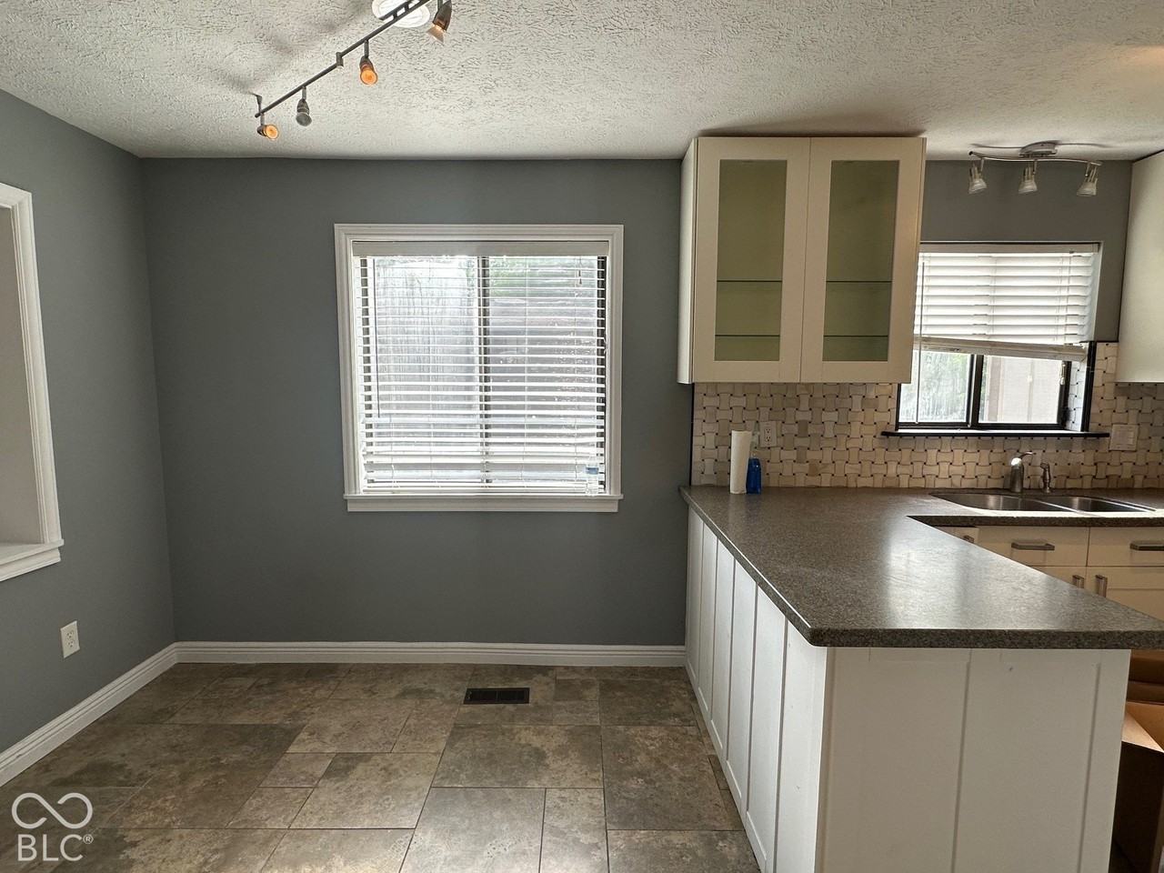 7890 Benjamin Dr - Photo 3 of 15