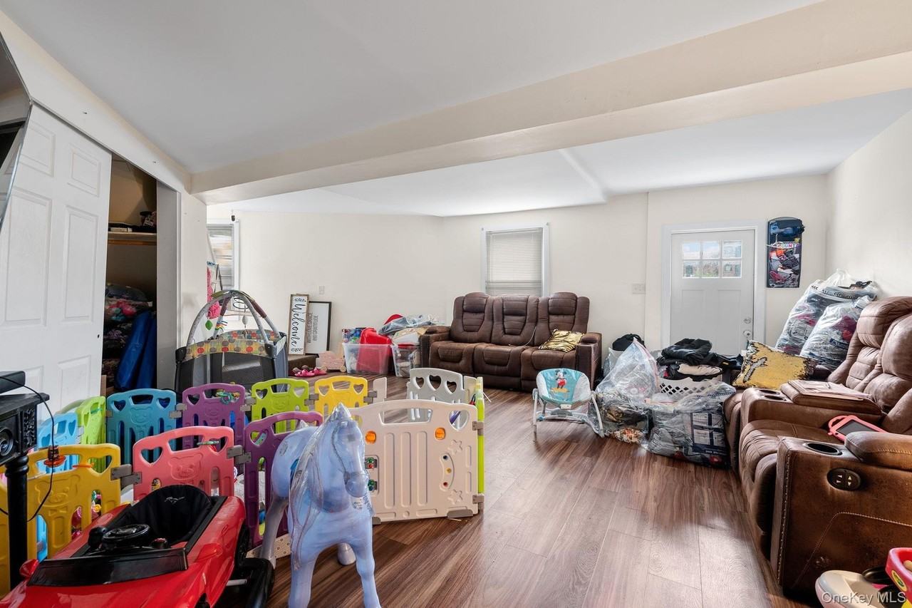 252 Partition St - Photo 5 of 16
